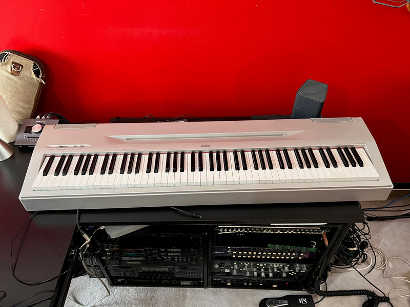YAMAHA P-60S ELECTRONIC PIANO Yamaha P60 88-Key Stage Piano Silver
