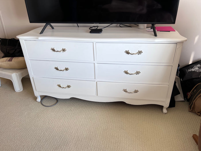 French Provincial White 6 Drawer Dresser