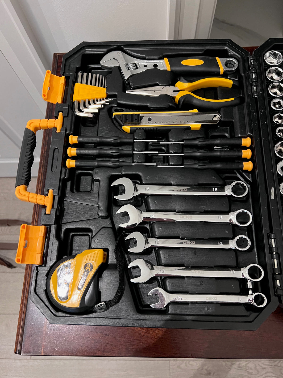 DEKOPRO 158 Pieces Tool Set (*retail $80)