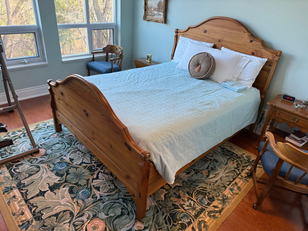 Ethan Allen Queen Farmhouse Style Sleigh Bed