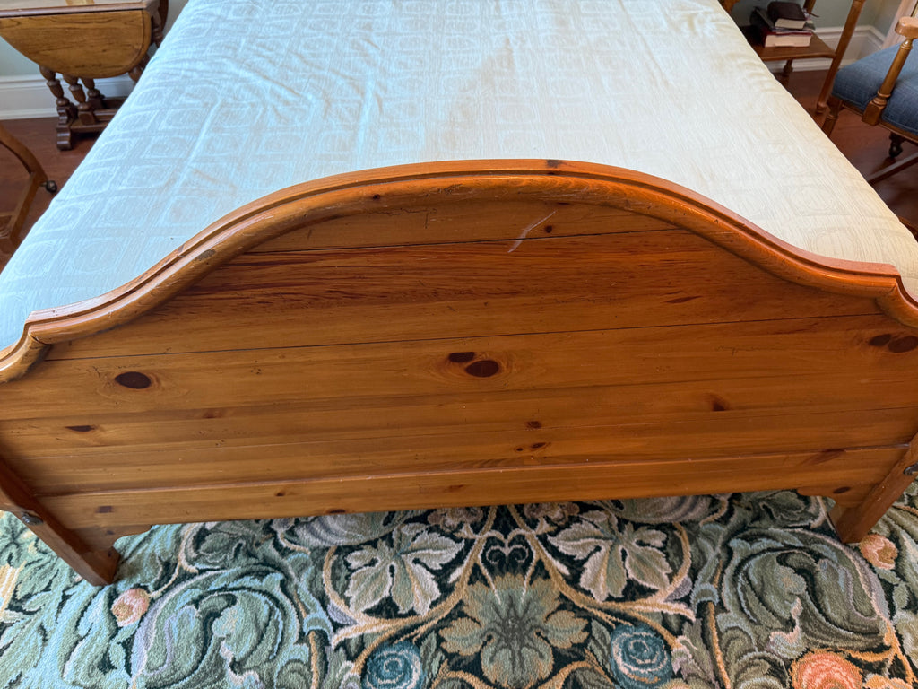 Ethan Allen Queen Farmhouse Style Sleigh Bed