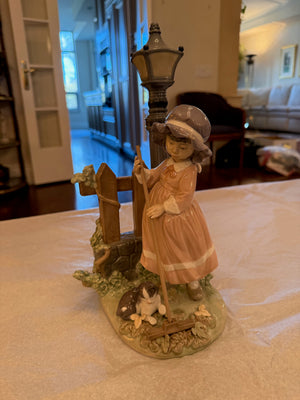 Lladro 5286 'Fall Clean Up'