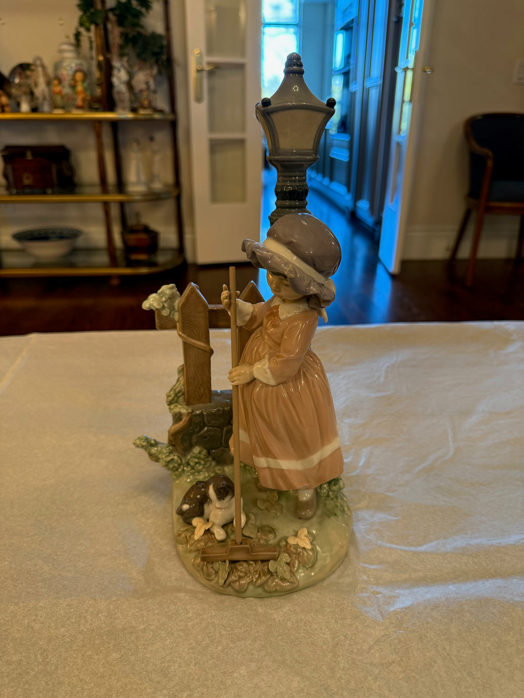 Lladro 5286 'Fall Clean Up'
