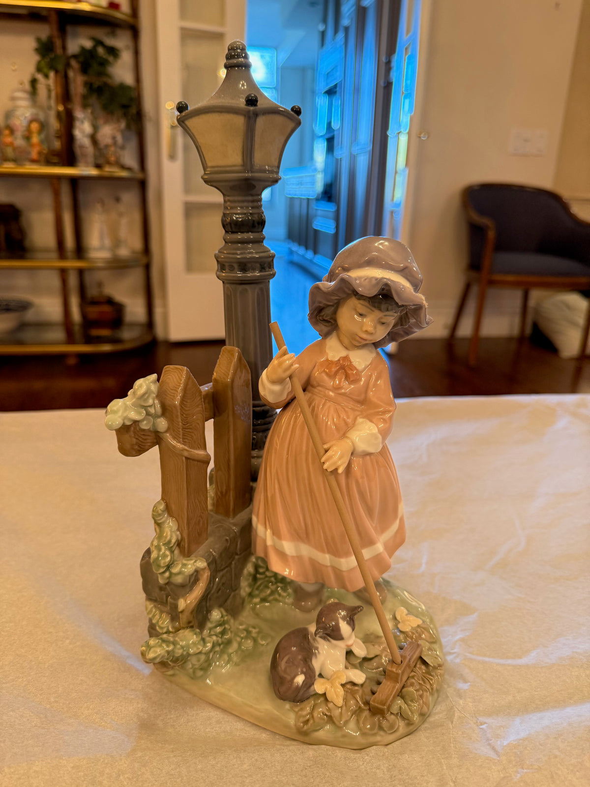Lladro 5286 'Fall Clean Up'