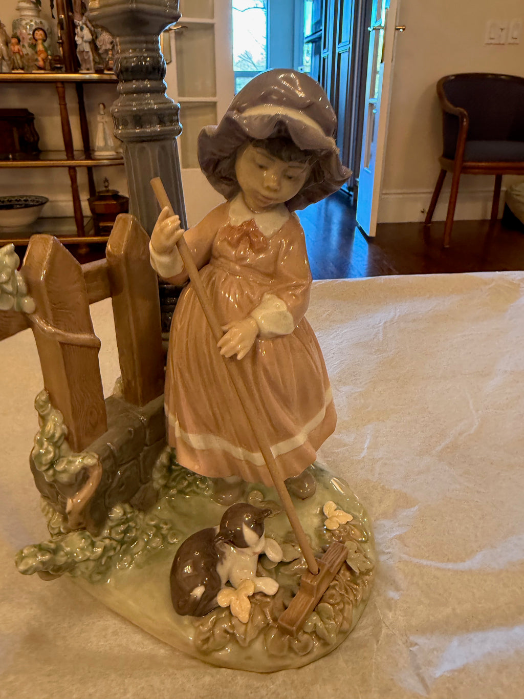 Lladro 5286 'Fall Clean Up'