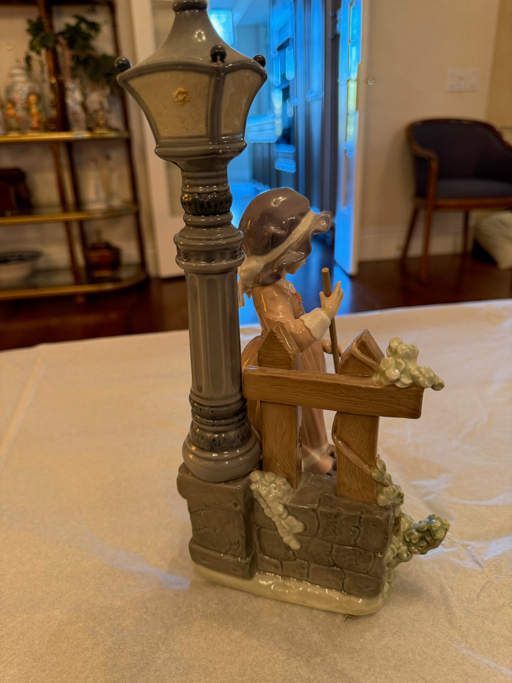 Lladro 5286 'Fall Clean Up'