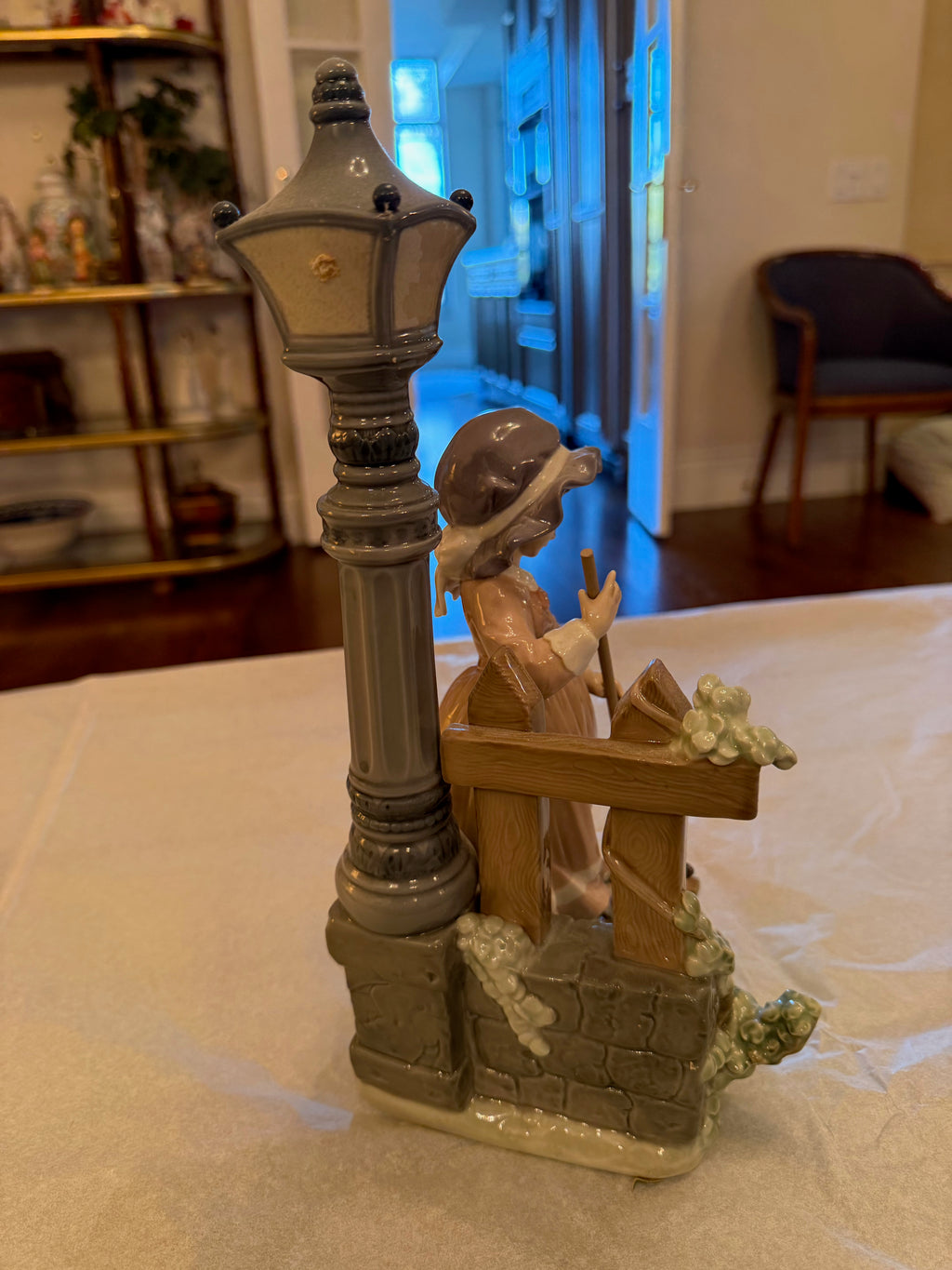 Lladro 5286 'Fall Clean Up'