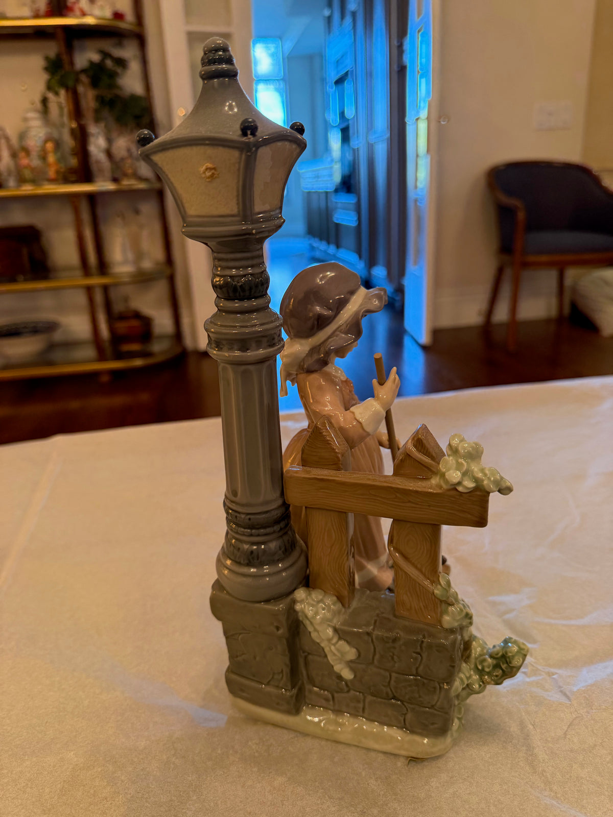 Lladro 5286 'Fall Clean Up'
