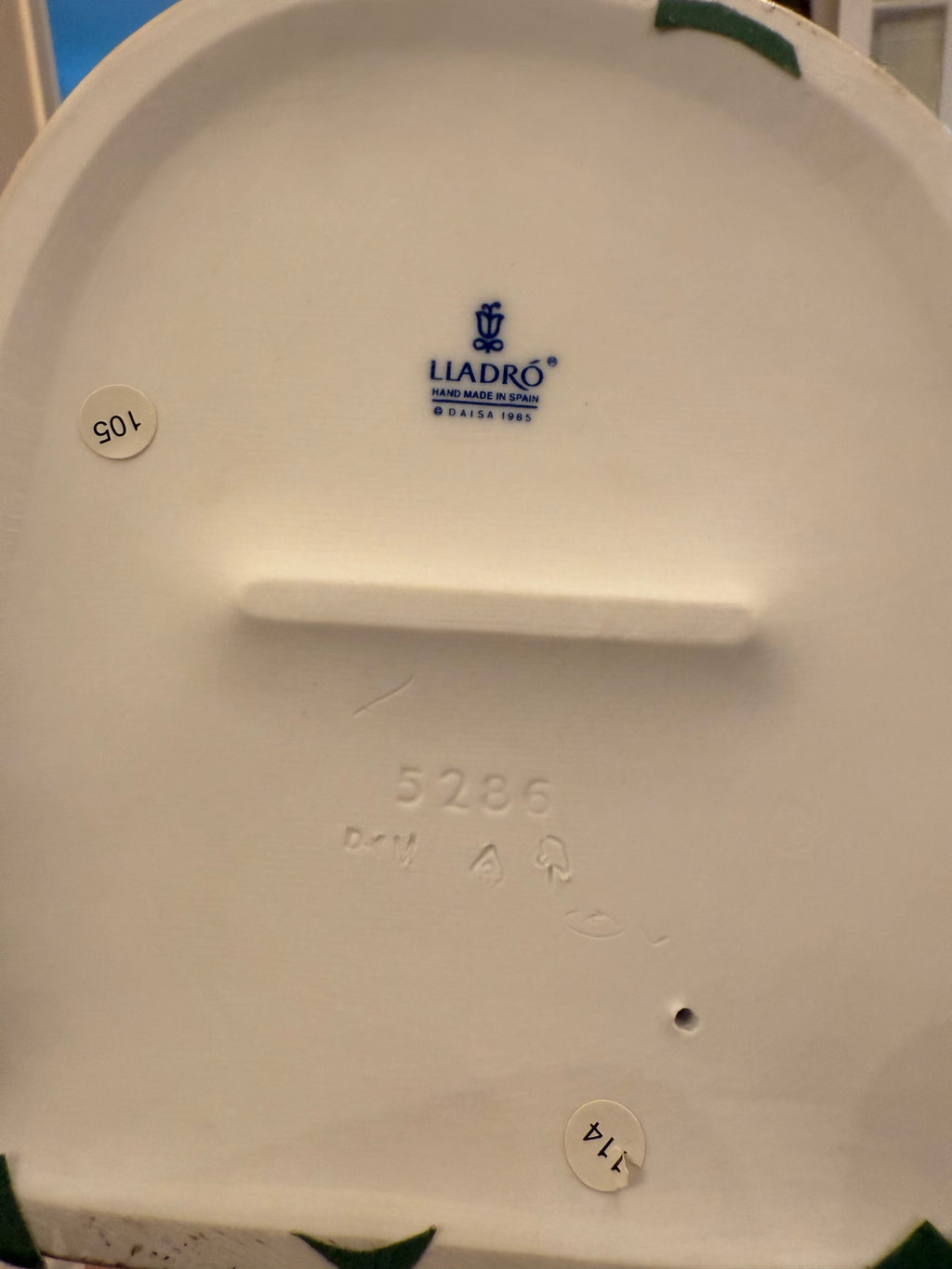 Lladro 5286 'Fall Clean Up'