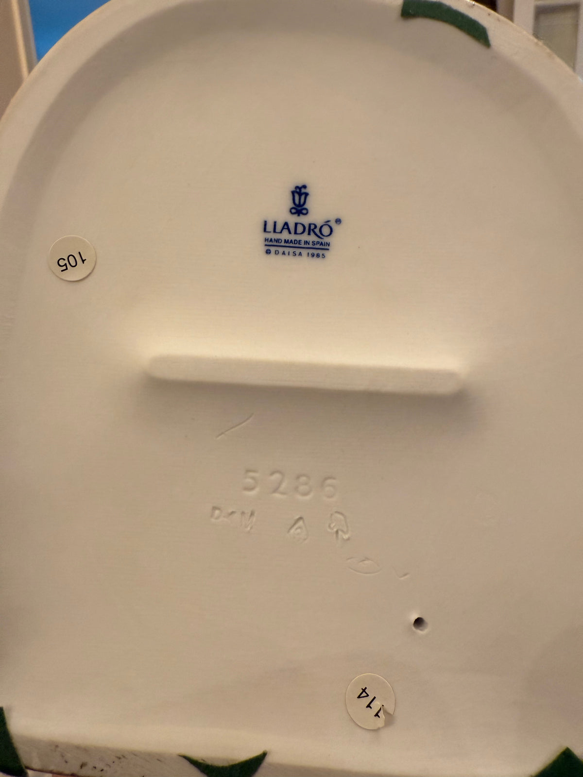 Lladro 5286 'Fall Clean Up'