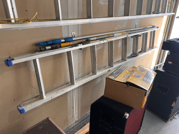 Lite 16-ft Aluminum Extention Ladder Type 3 200Lb Load Rating