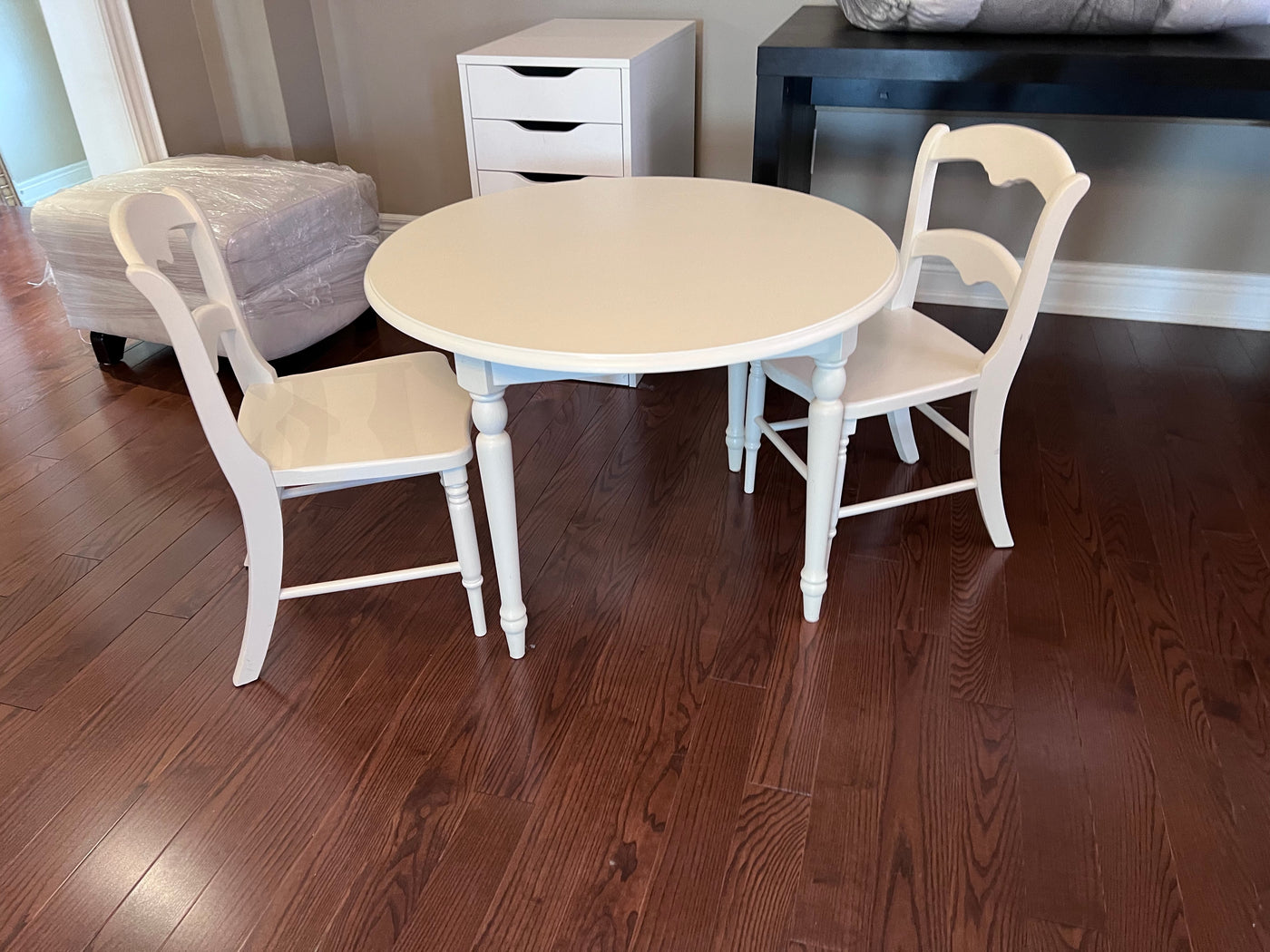 Pottery Barn Kids Finley Play Table 2 Finley Chairs retail 584