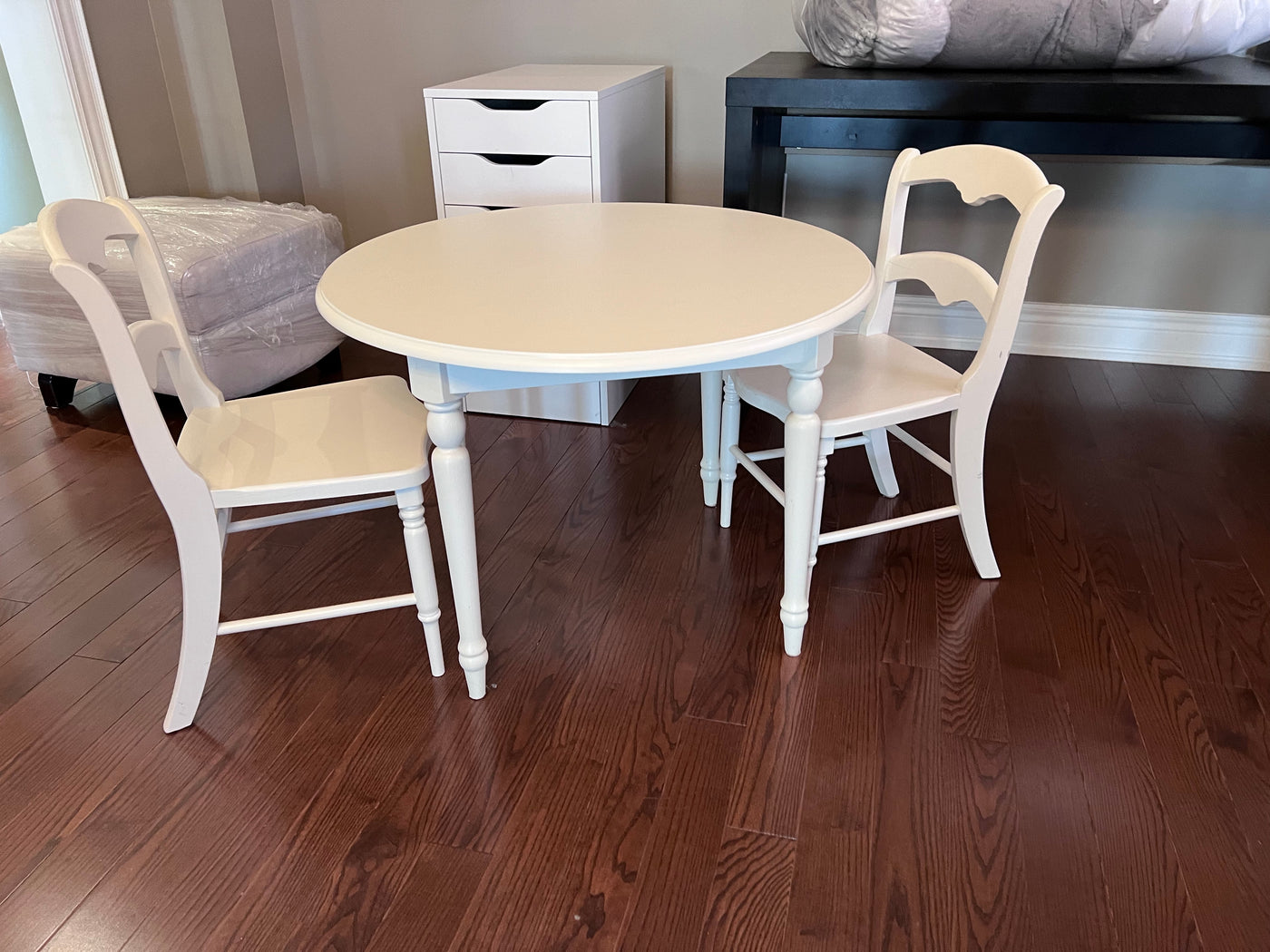 Pottery Barn Kids Finley Play Table 2 Finley Chairs retail 584