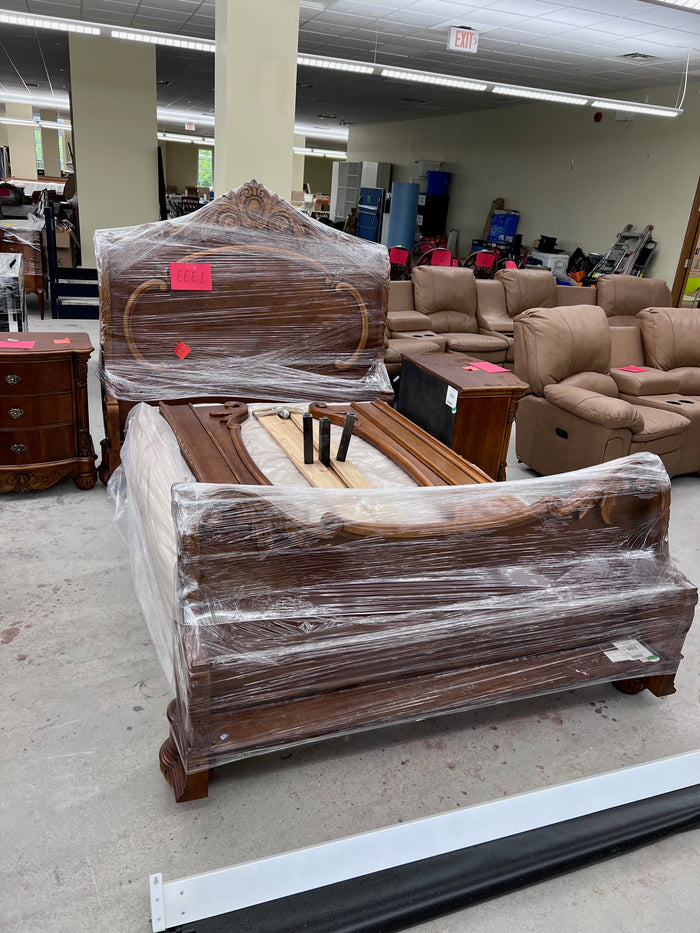 Pulaski Edwardian Queen Sleigh Bed