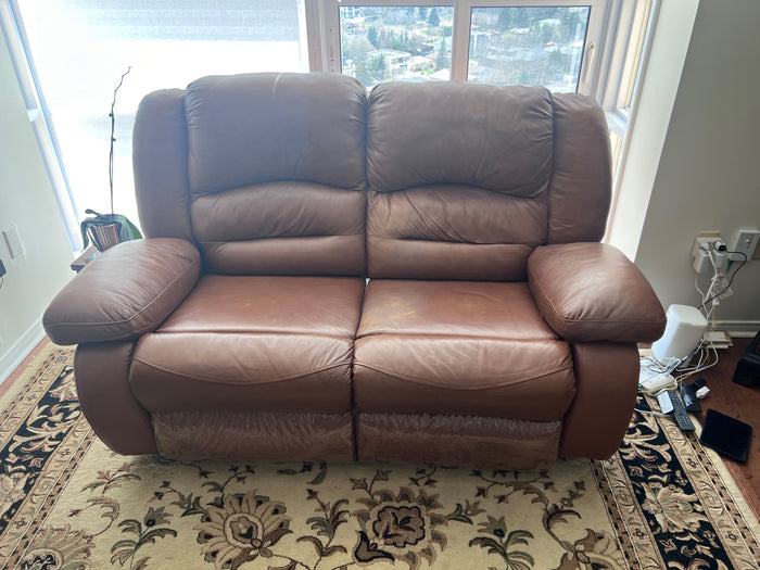 La-Z-Boy Brown Leather Reclining Love Seat (*condition noted)