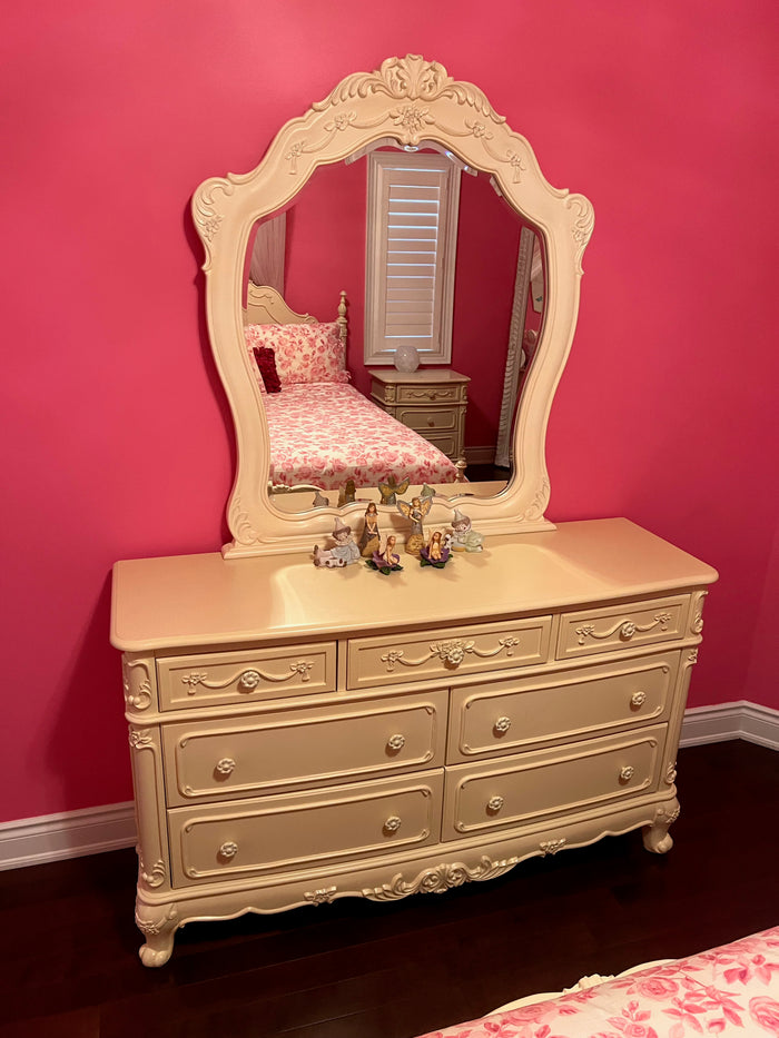 Homelegance 'Cinderella' White 7 Drawer Dresser with Mirror