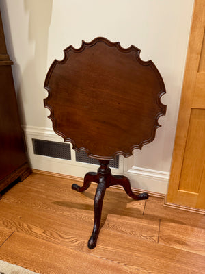 Antique Mahogany Tilt-Top Pie Crust Table