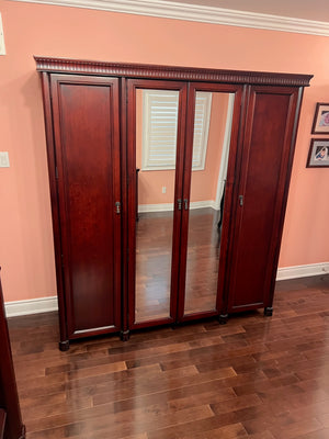 Wardrobe/Armoire