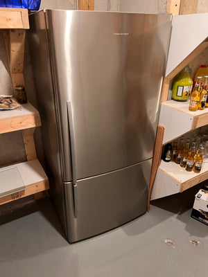 Fisher & Paykel E522B Refrigerator
