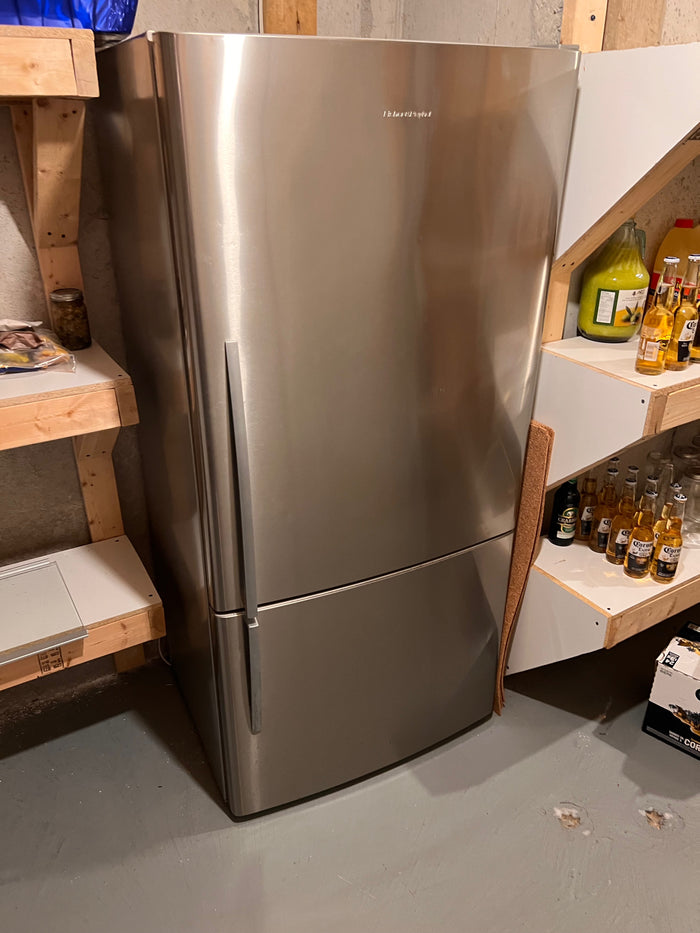 Fisher & Paykel E522B Refrigerator