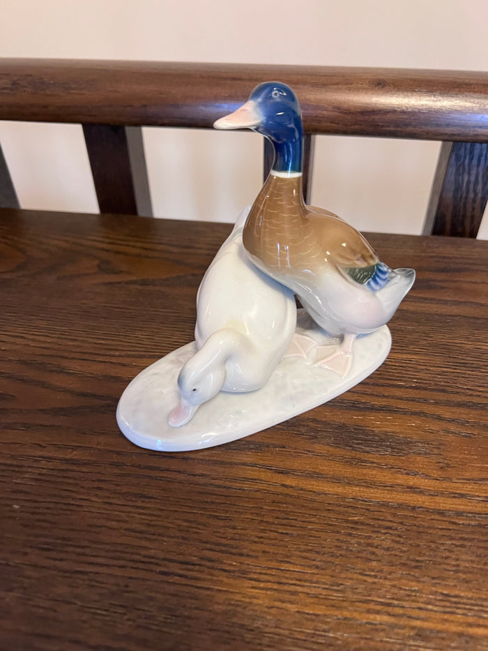 Metzler & Ortloff "Ducks" Figurine