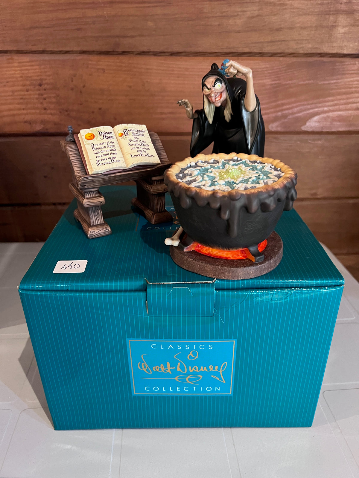 WDCC Walt Disney Classics Collection Snow White and the Seven Dwarfs "Evil to the Core" Cauldron (*box and certificate)