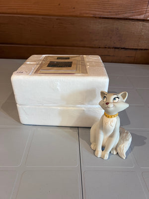 WDCC Walt Disney Classics Collection Aristocats Duchess Fetching Feline (*inner box and certificate)