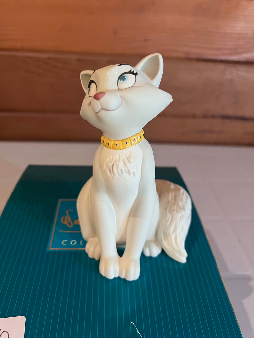 WDCC Walt Disney Classics Collection Aristocats Duchess Fetching Feline (*box and certificate)