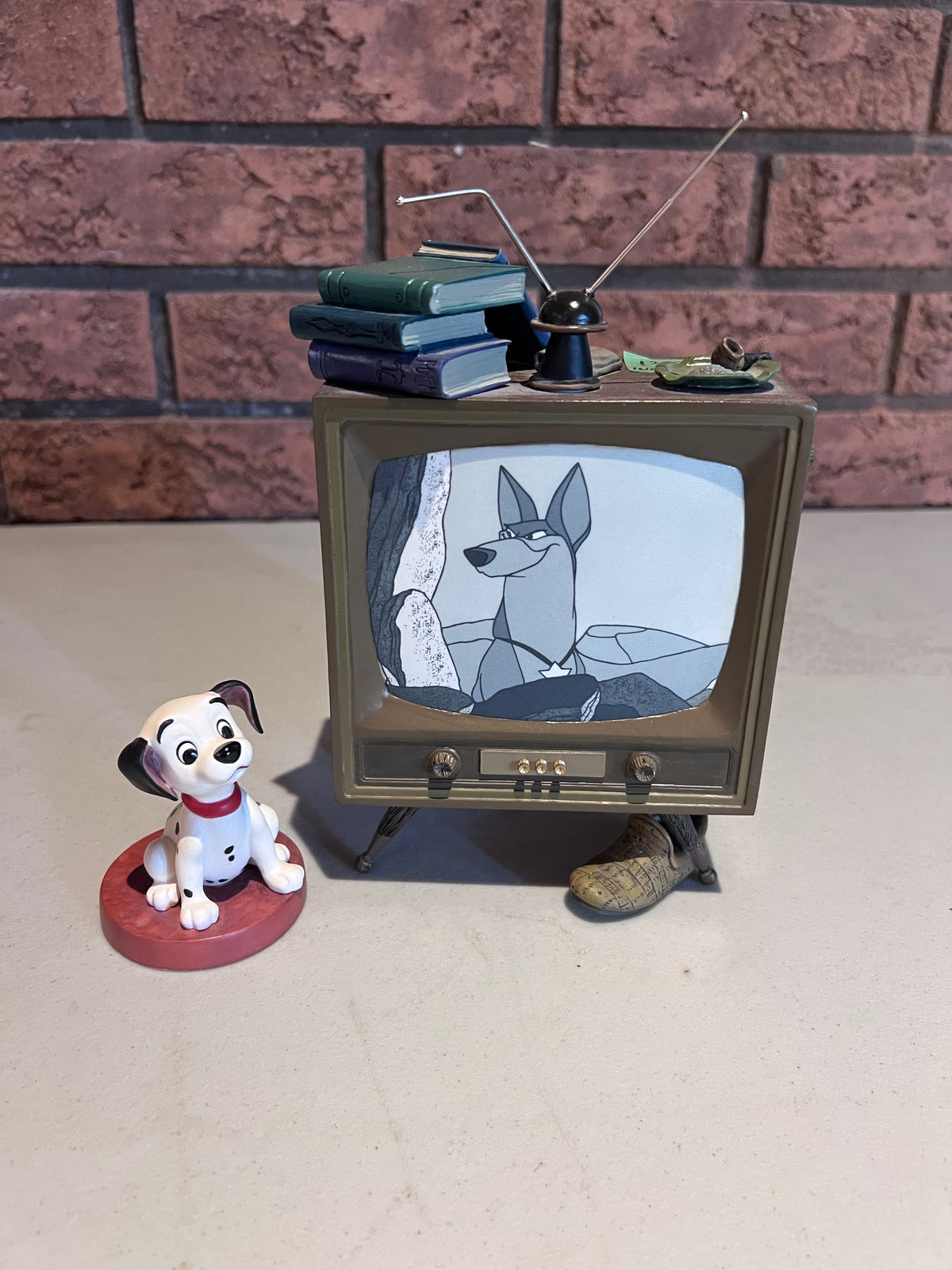 WDCC Walt Disney Classics Collection 101 Dalmatians Lucky and TV "Come on Lucky..." (*no box, no certificate)