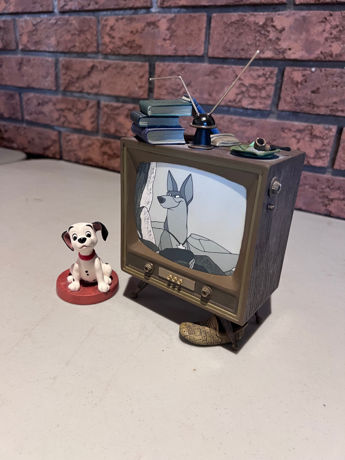 WDCC Walt Disney Classics Collection 101 Dalmatians Lucky and TV "Come on Lucky..." (*no box, no certificate)