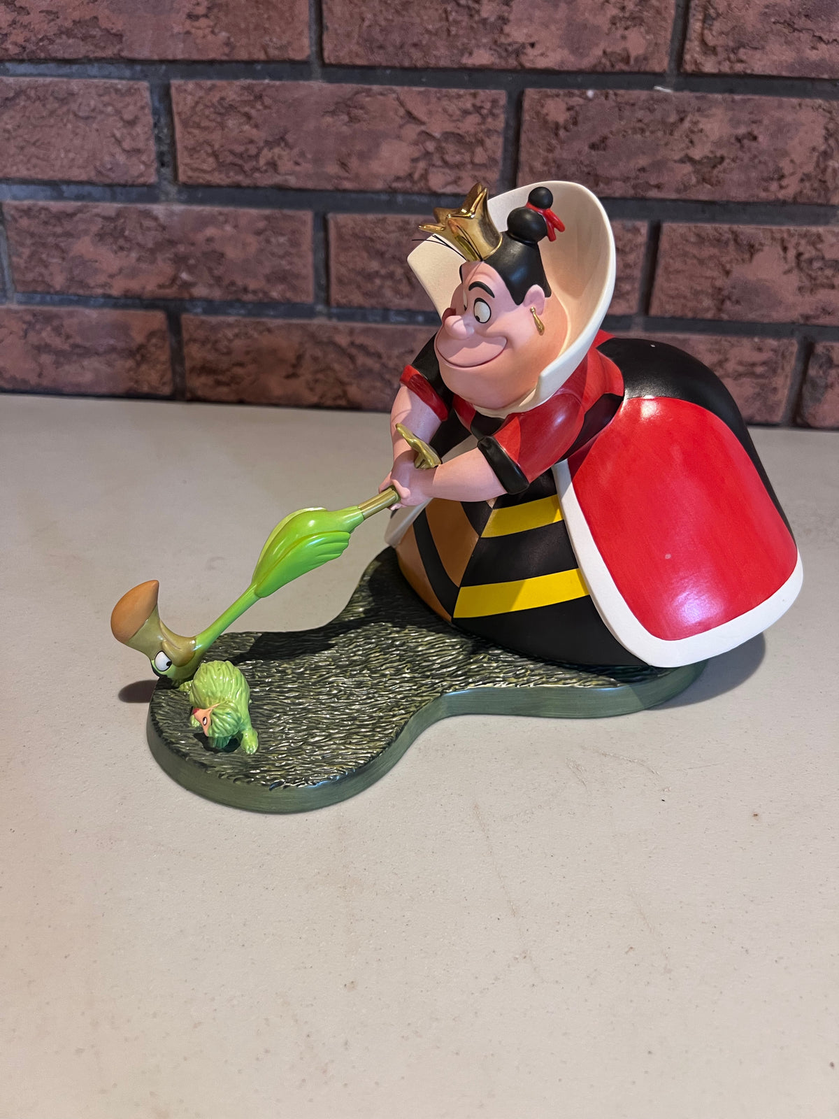 WDCC Walt Disney Classics Collection Alice in Wonderland Queen of Hearts "Let the Game Begin!" (*no box, no certificate)