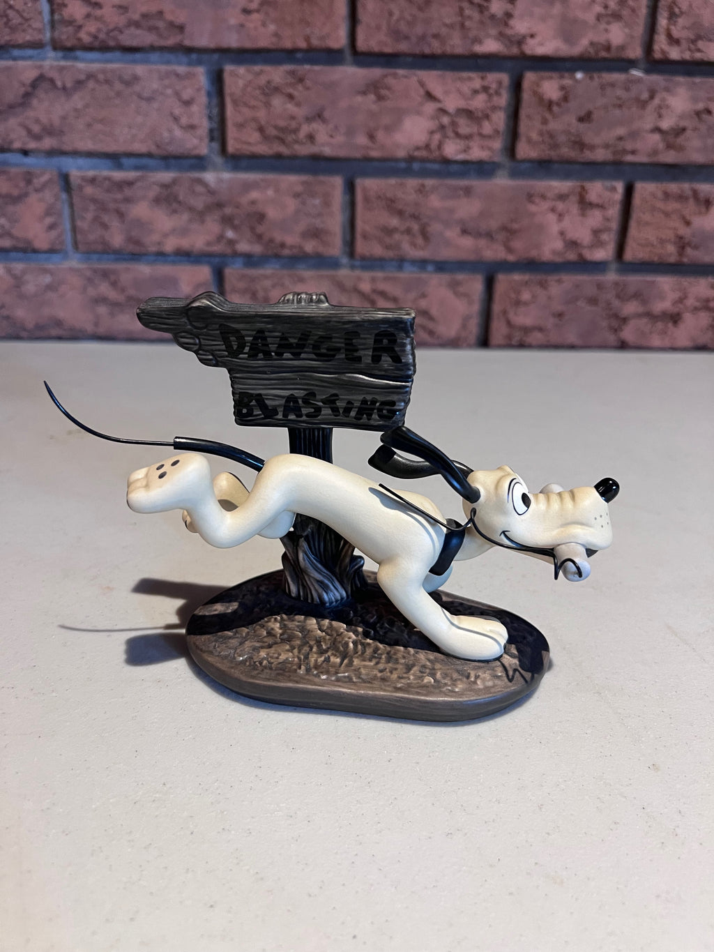 WDCC Walt Disney Classics Collection Dynamite Dog "The Delivery Boy" (*no box, no certificate)