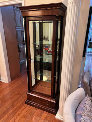 'Hekman' Curio Cabinet