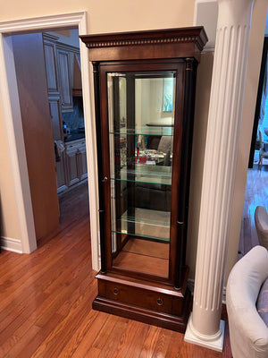 'Hekman' Curio Cabinet