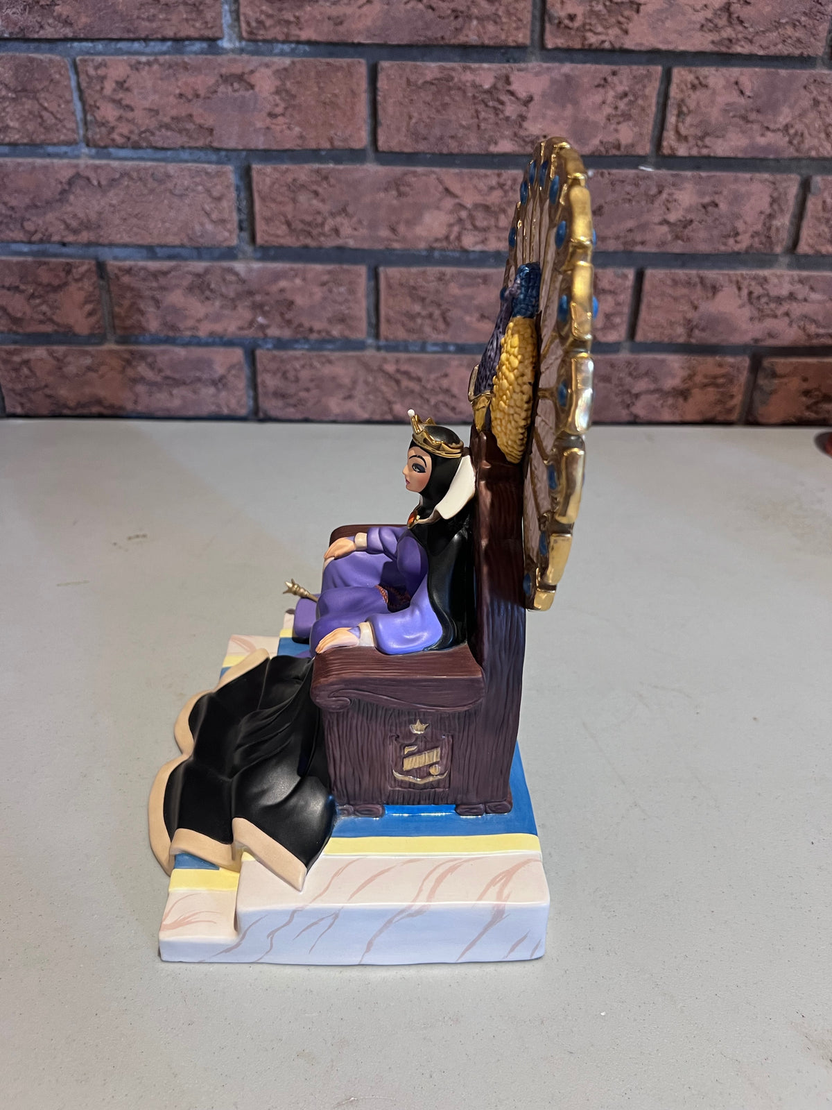 WDCC Walt Disney Classics Collection Snow White and the Seven Dwarfs Queen "Enthroned Evil" (*no box, no certificate)