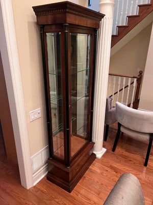 'Hekman' Curio Cabinet
