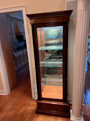 'Hekman' Curio Cabinet