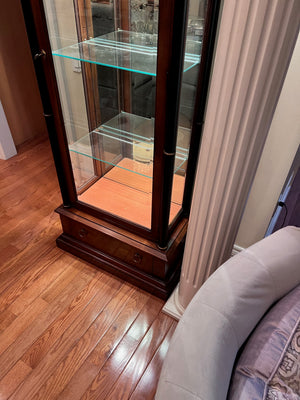 'Hekman' Curio Cabinet