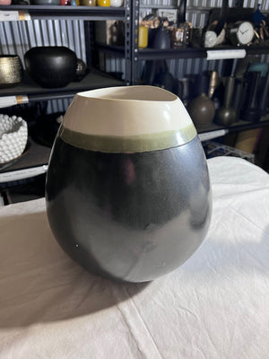 18Karat 11" Fuma Vase
