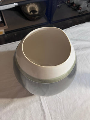 18Karat 11" Fuma Vase