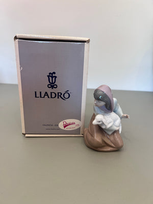 Lladro 5484 'Lost Lamb' (*with original box)
