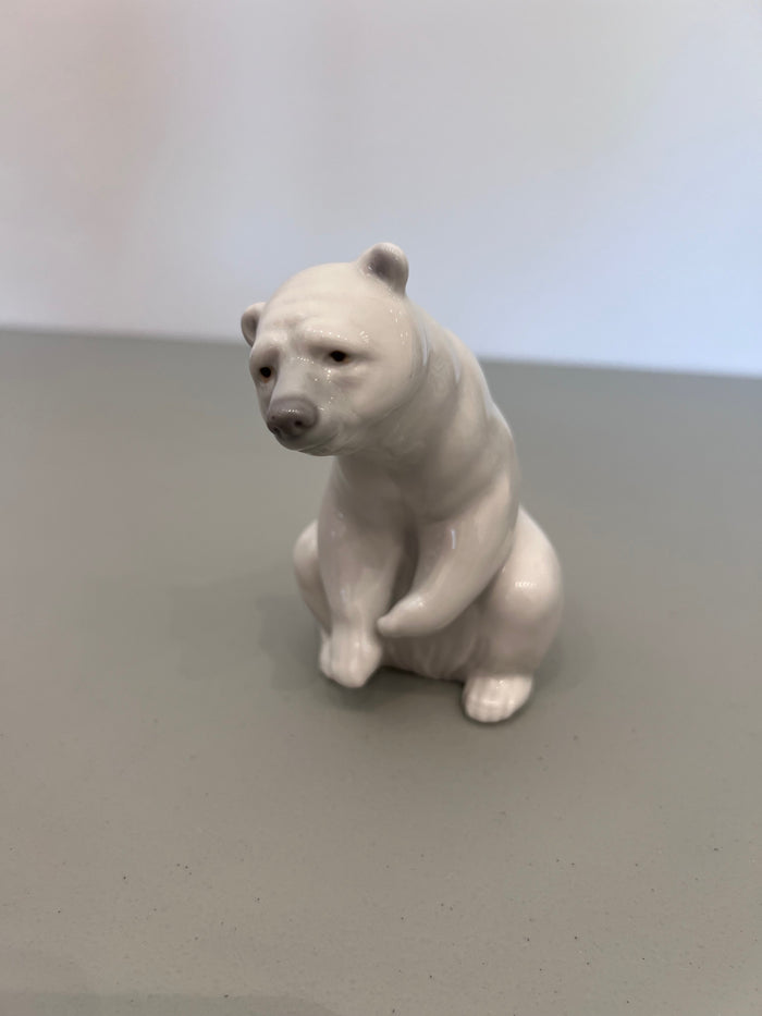 Lladro 1208 'Resting Polar Bear'