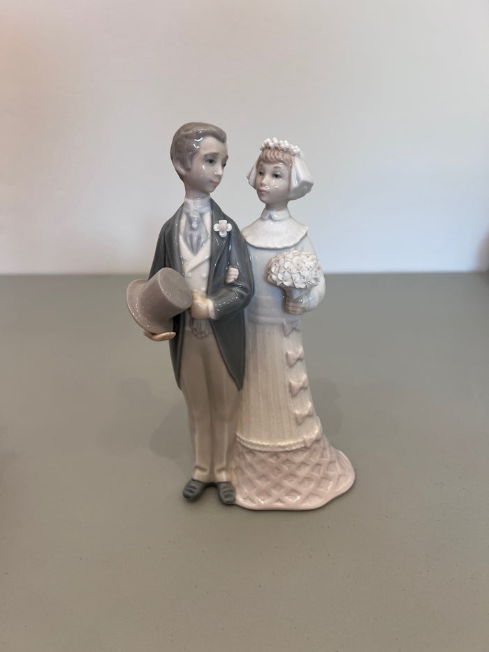 Lladro 4808 'Bride & Groom' Cake Topper
