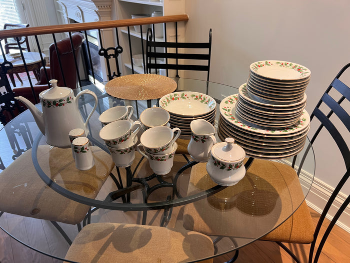 Chine Pearl 'Noel' Dinnerware/Tea Set