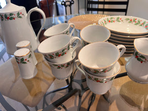 Chine Pearl 'Noel' Dinnerware/Tea Set