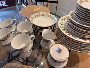 Chine Pearl 'Noel' Dinnerware/Tea Set