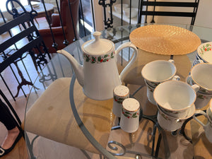 Chine Pearl 'Noel' Dinnerware/Tea Set