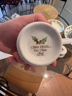 Chine Pearl 'Noel' Dinnerware/Tea Set