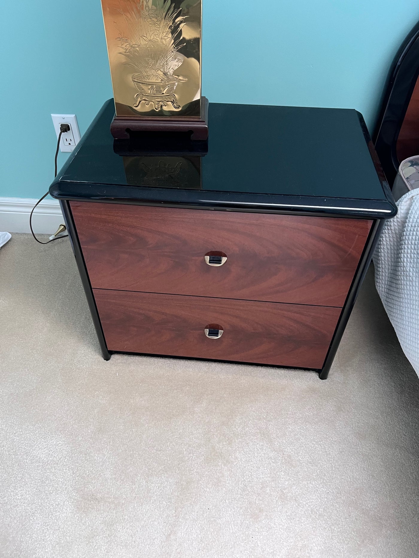 Pair of Nightstands Made in Italy Sell My Stuff Canada Canada's