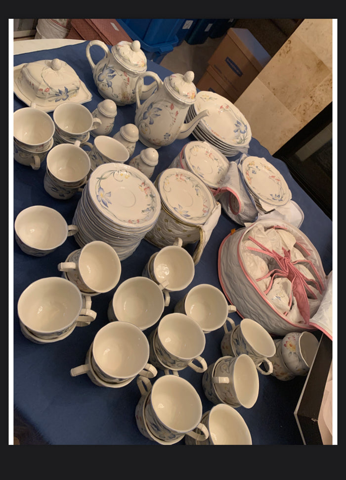 Villeroy and Bosch Riviera Dinnerware Lot